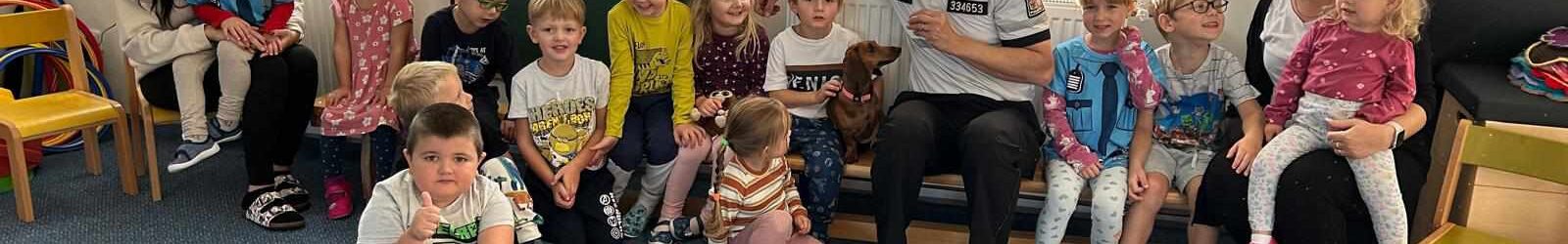 Policista zavítal mezi děti z krsovické školky