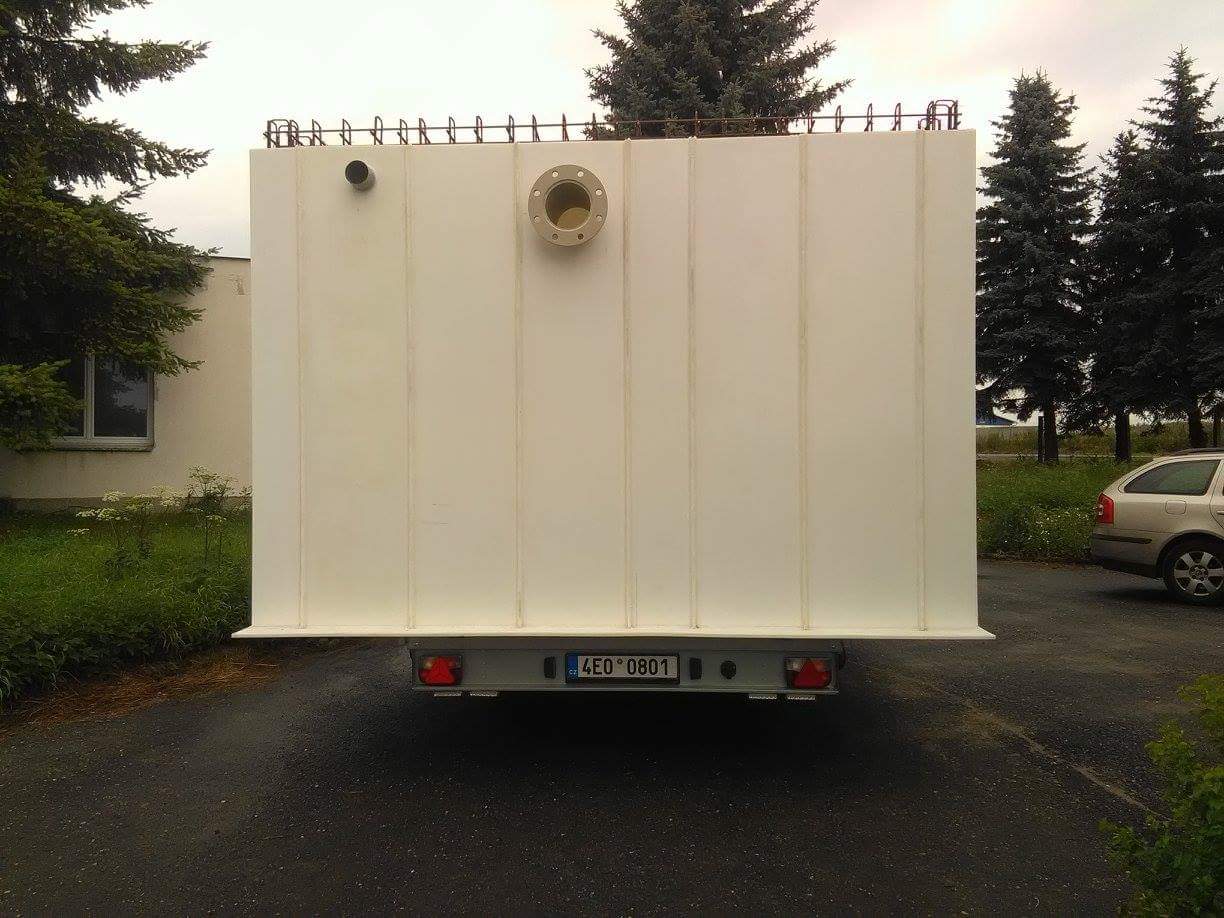 Policisté pátrají po přívěsném vozíku